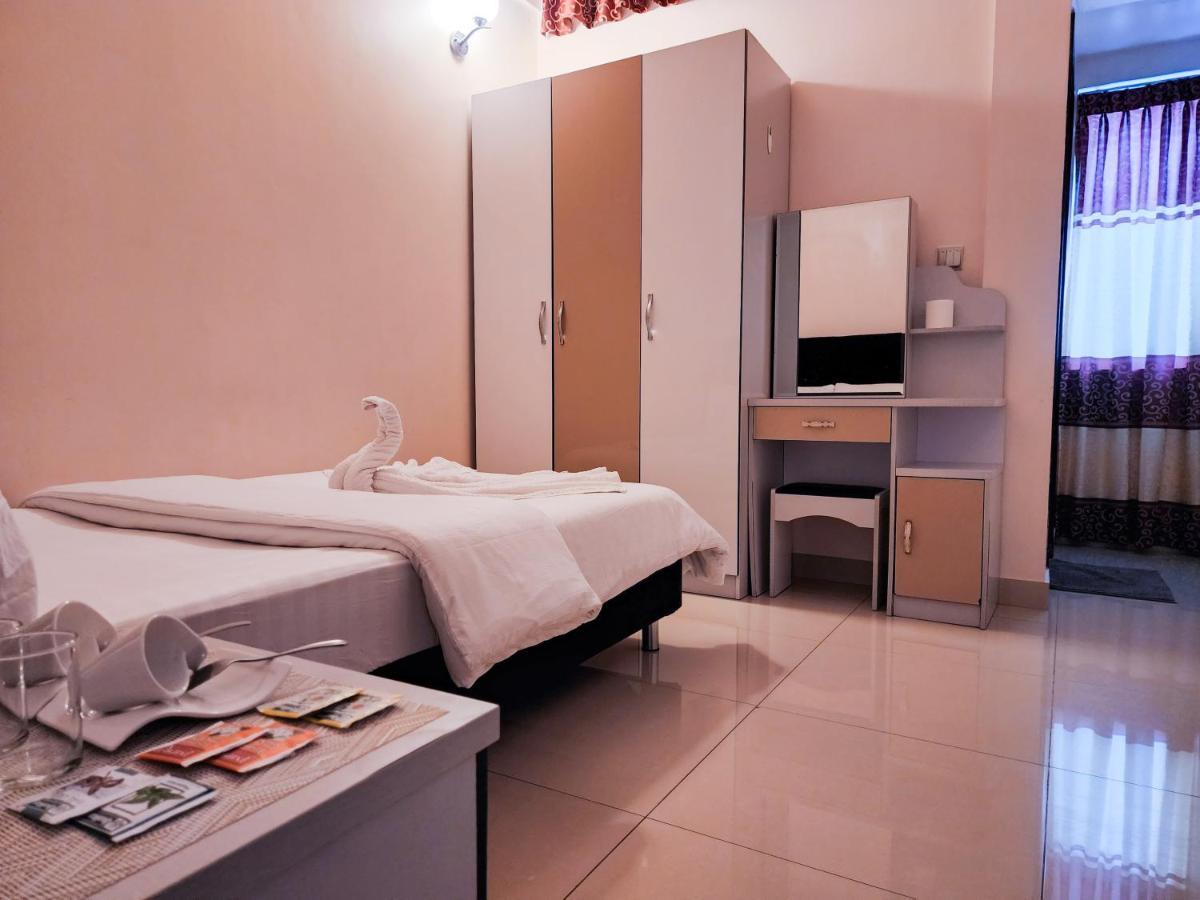 Reef Guest House Male Bagian luar foto