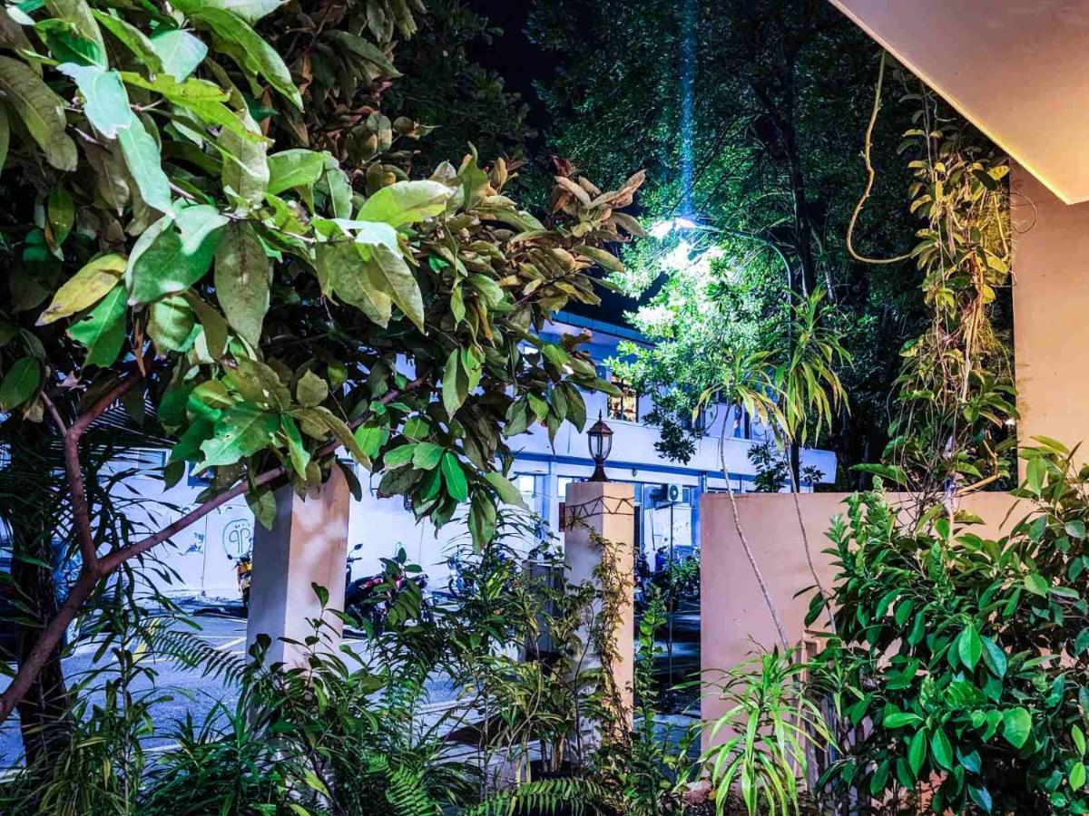 Reef Guest House Male Bagian luar foto